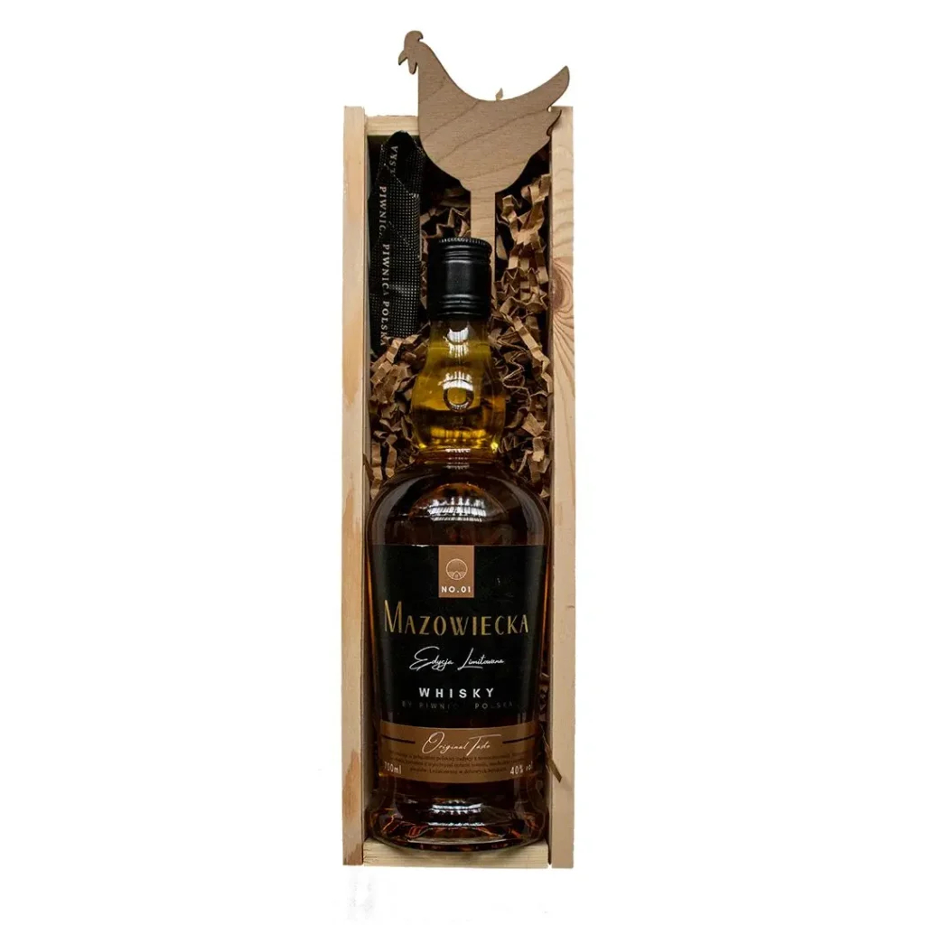 Zestaw prezentowy z whisky Mazowiecka w drewnianej skrzynce na Wielkanoc 2023.